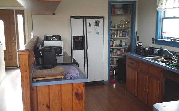 5th image of 102 Lasher Ave