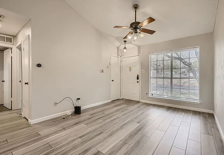 1015 E Yager Ln #141 — Photo 5