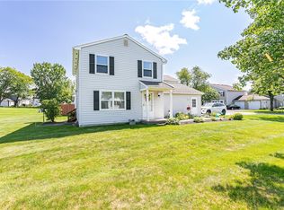 40 Hanna Ln, Webster, NY 14580