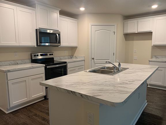 5th image of 299 Westhampton Dr