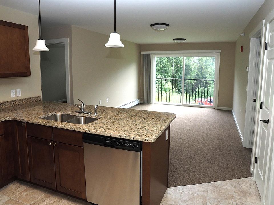 2nd image of 5 Acorn Dr #206