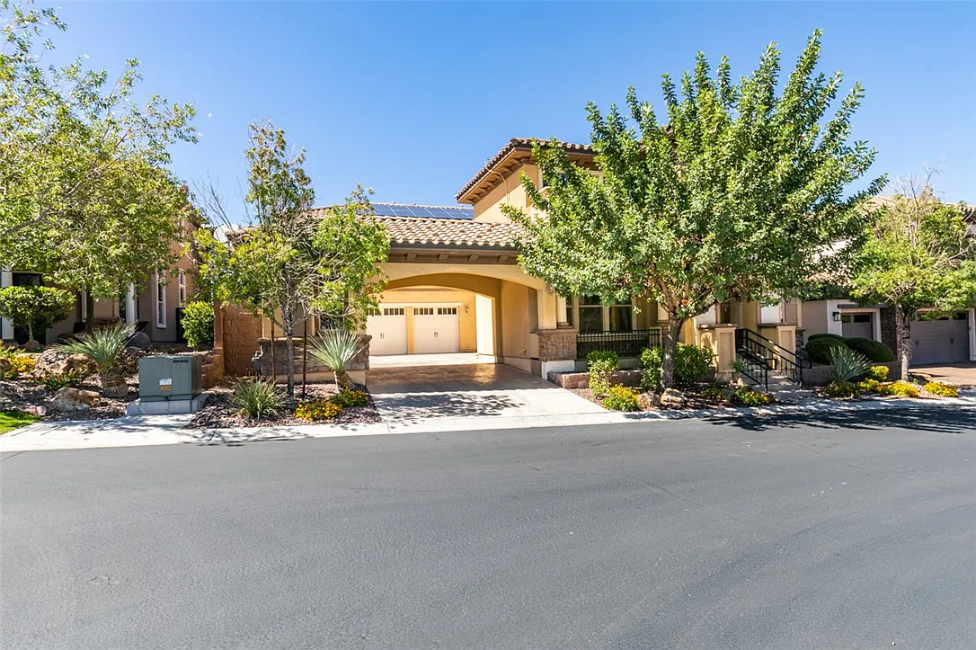 5 bed, 5.5 bath, 4708 sqft, $4,350 — Photo 2