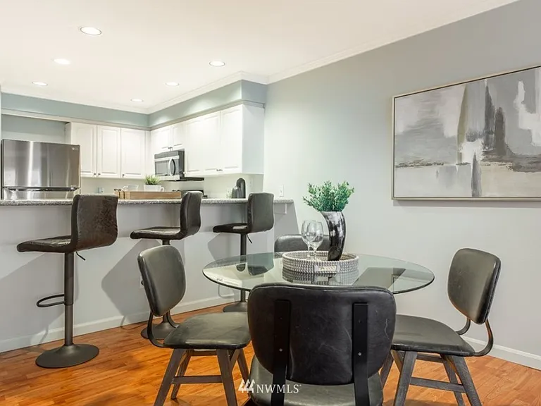 1417 Queen Anne Ave N #204 — Photo 4