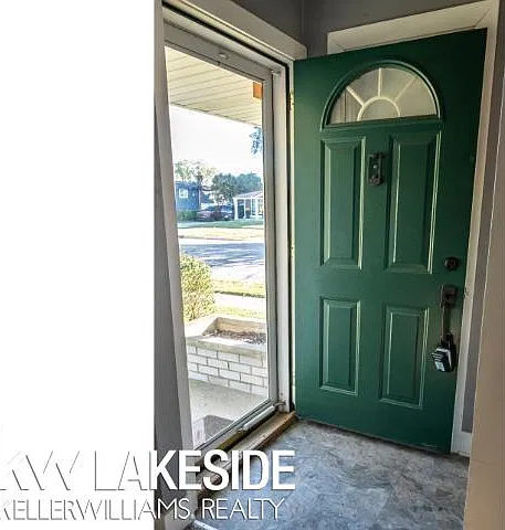 3 bed, 1.0 bath, 1064 sqft, $2,300 — Photo 3