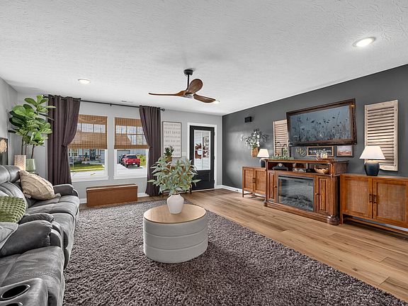 4th image of 100 Churchill Dr