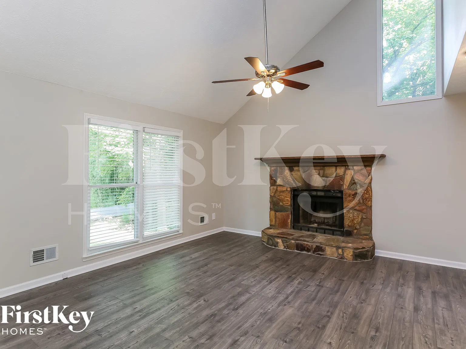 3 bed, 2.0 bath, 1400 sqft, $1,715 — Photo 2