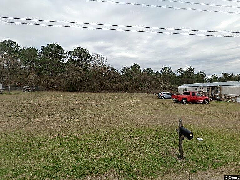 2nd image of 328 Lake Rd
