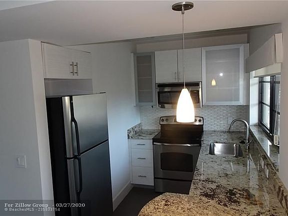 4th image of 64 Isle Of Venice Dr APT 11