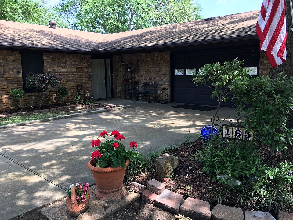 1st image of 165 Sunny Dale Ln