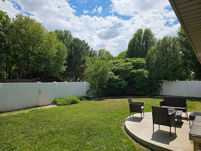 141 Mariposa Dr — Photo 21