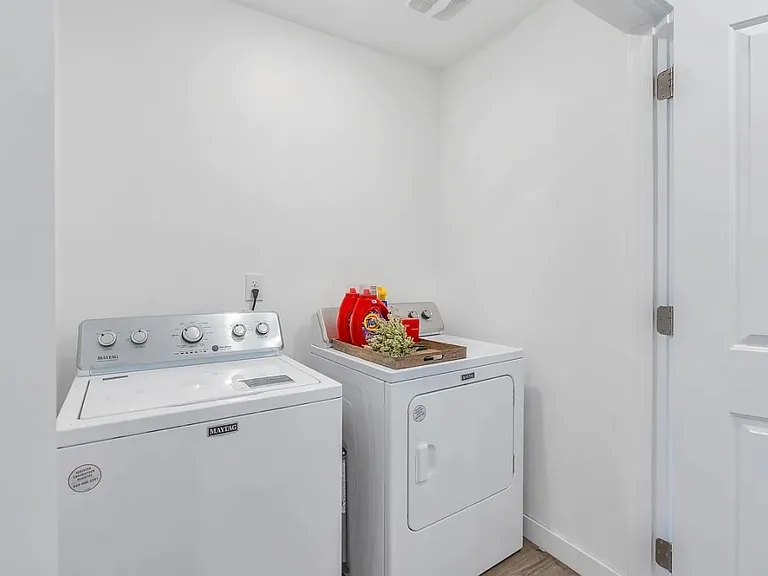647 W Raintree Ln — Photo 11