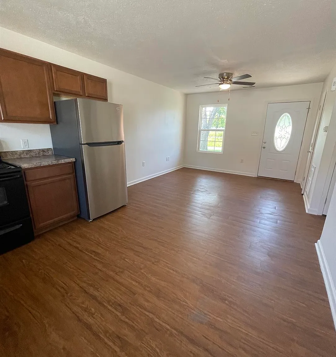 2100 Orchard — Photo 3
