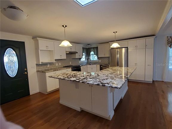 2nd image of 607 Timberlane Dr