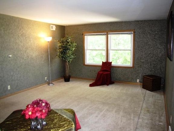 2nd image of 1342 E Randolph Ct