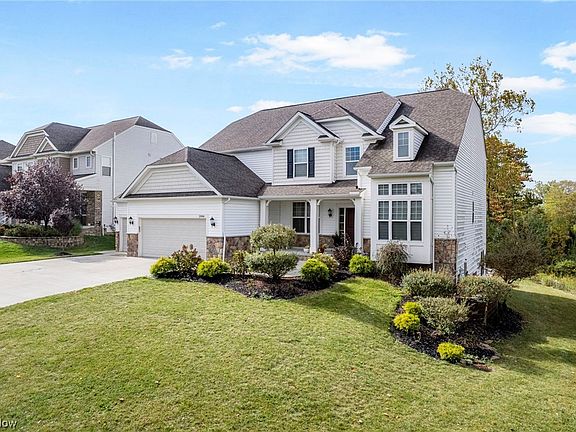 2nd image of 2086 Meadowood Blvd