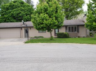 6 Evergreen Ct, Williamsville, IL