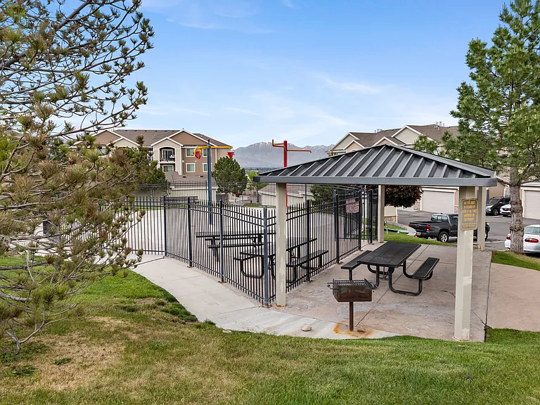 157 W Springview Dr #1 — Photo 9