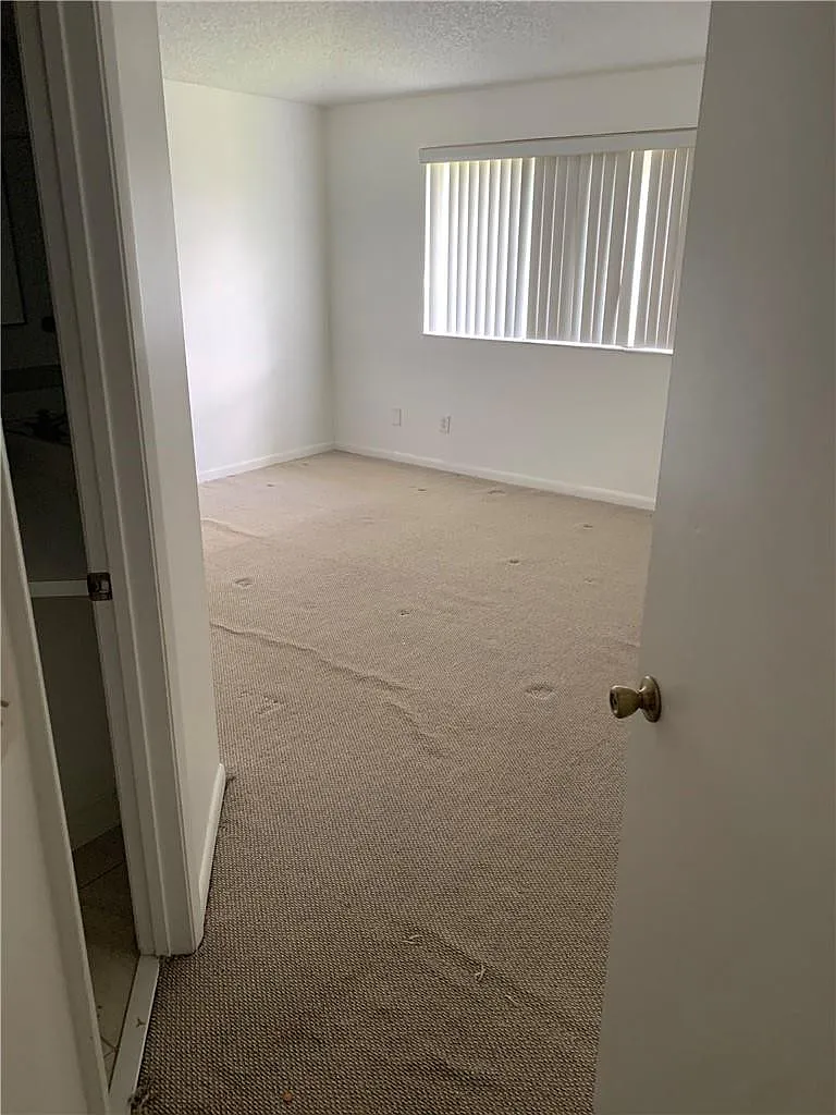 3 bed, 2.5 bath, 1374 sqft, $2,700 — Photo 4