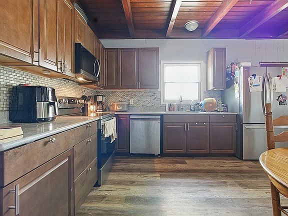 4th image of 12 Dukes Ln