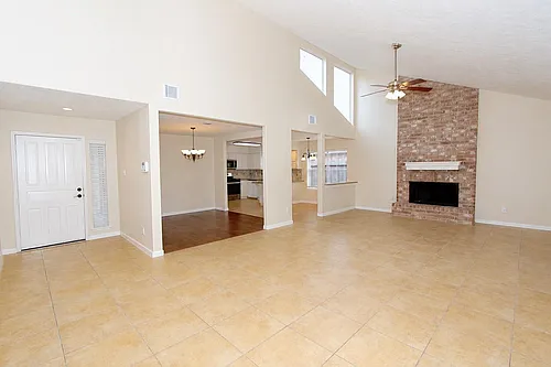 2731 Colony Dr Photo 1