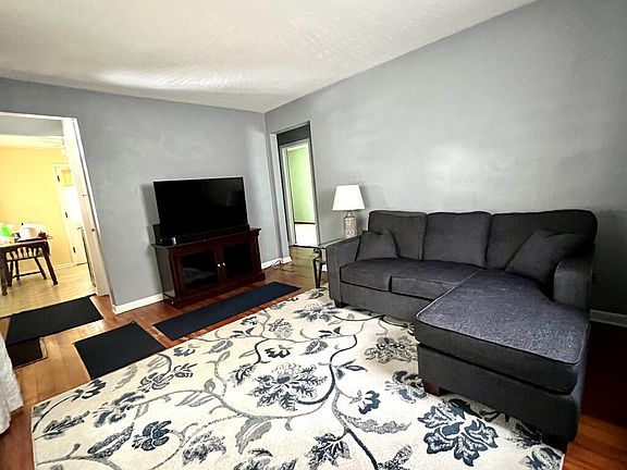 3rd image of 295 Grace St