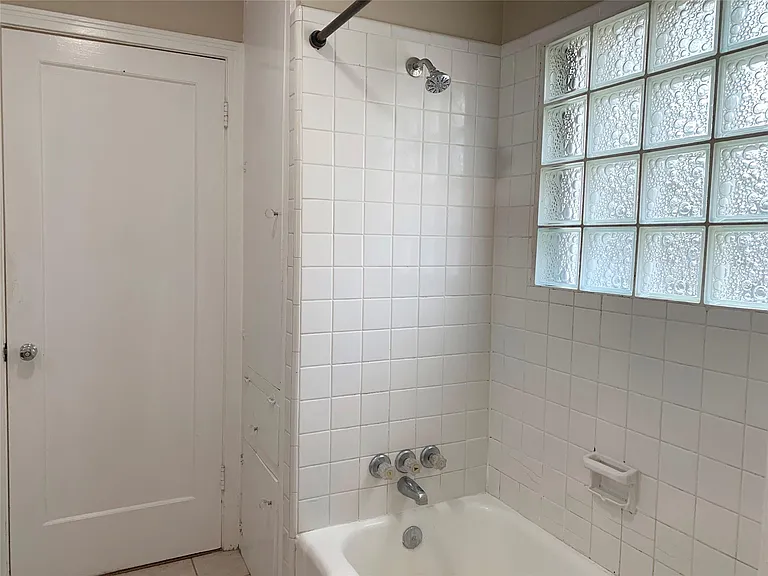 307 Avondale St #1 — Photo 14