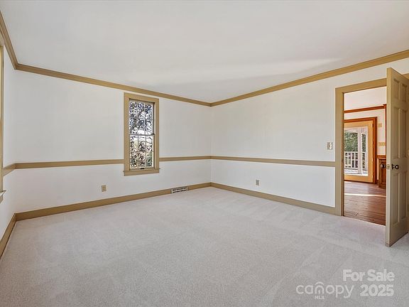 5th image of 306 Garrison Dr