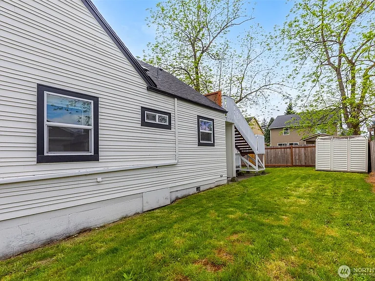 9402 Portland Ave E — Photo 18