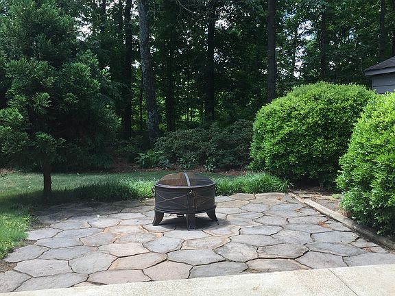 4th image of 42 Centerport Dr