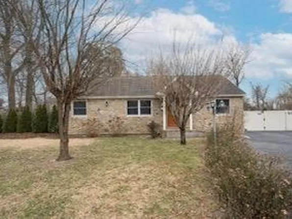 10 Muncey Road, Bay Shore, NY 11706