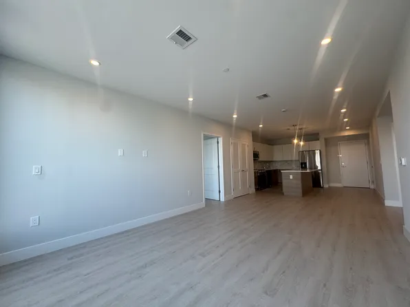 12 Brooks Street image 4 of 10