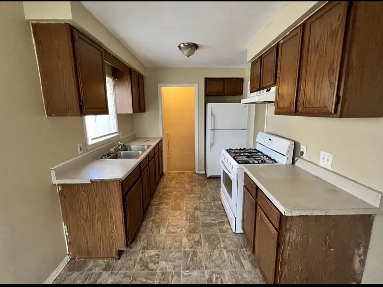 23094 Donald Ave — Photo 3