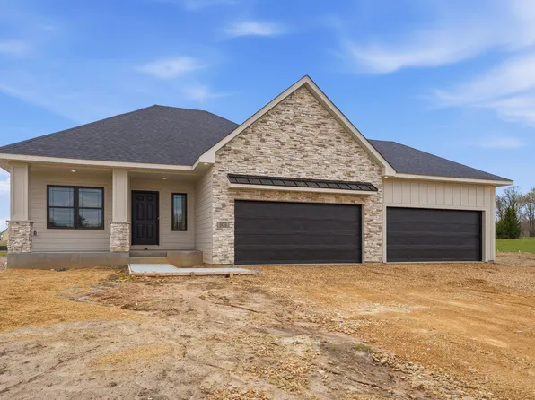 909 Acorn Ct, Hudson, WI 54016