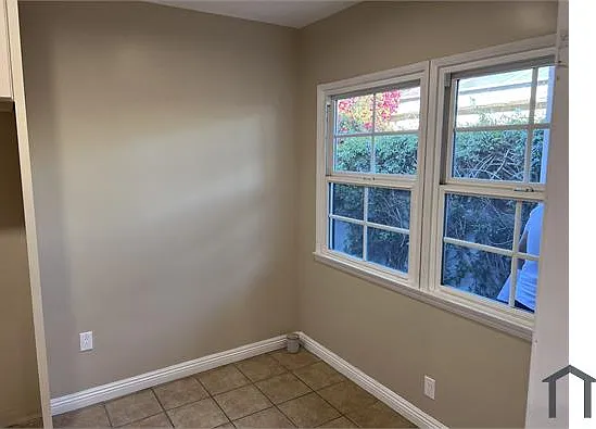 10652 Camarillo St — Photo 6