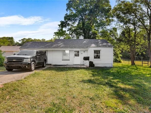 303 S Elm St, Pendleton, SC 29670