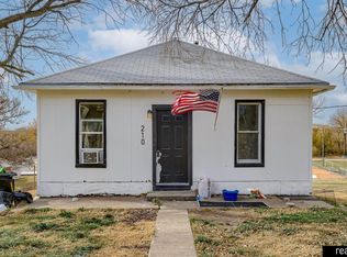 210 N Commercial St, Carson, IA 51525