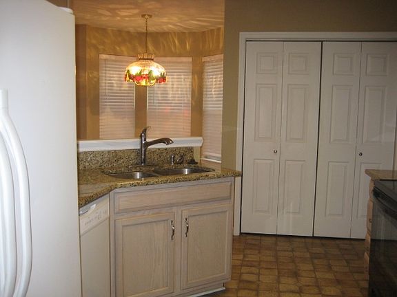 3rd image of 4004 Dell Dr