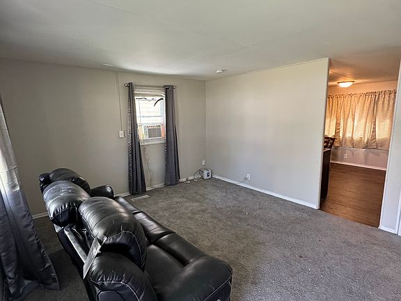 3rd image of 2448 Winfield Ave