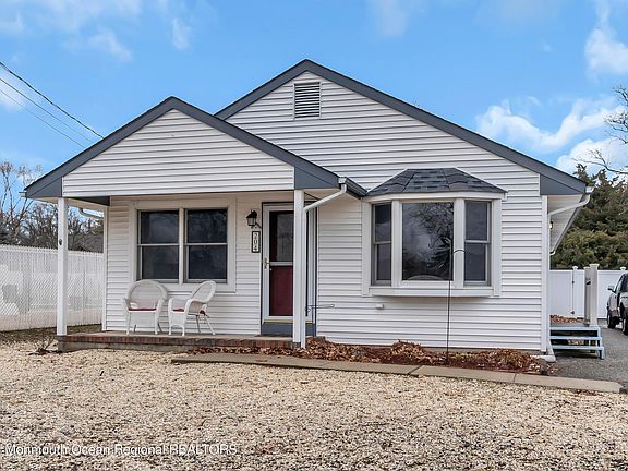 3rd image of 204 Arkansas Avenue