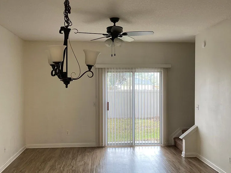 421 Scrub Jay Dr — Photo 8