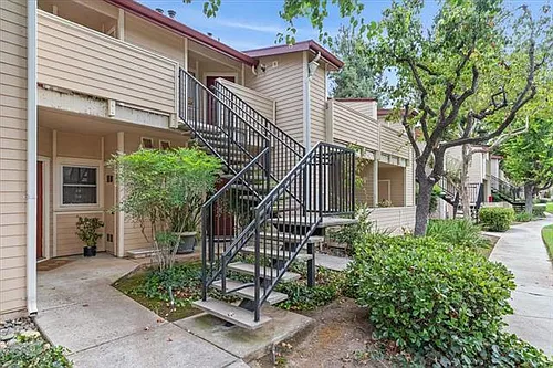 1034 Cedar Gables Dr Photo 1