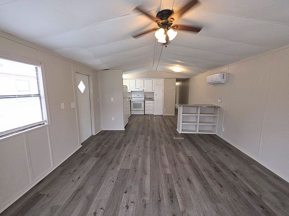 4th image of 2821 Hillcrest Ave Lot 9