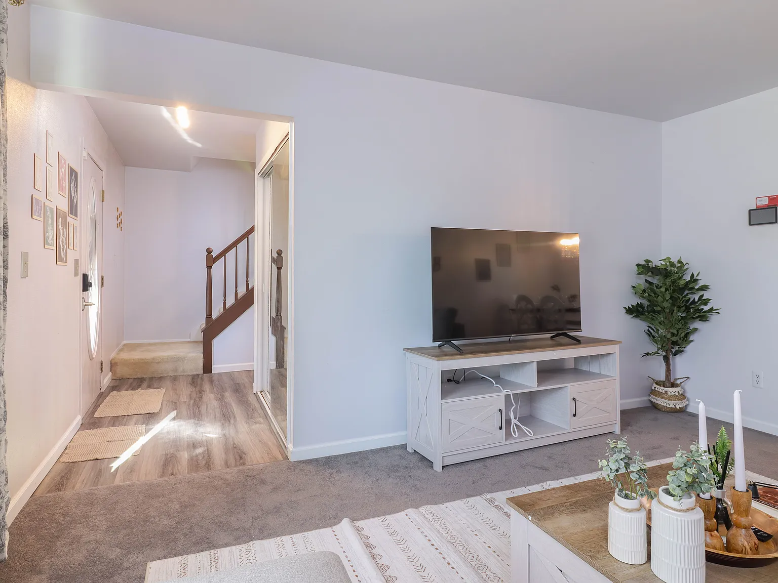 3 bed, 1.5 bath, 1786 sqft, $4,000 — Photo 2