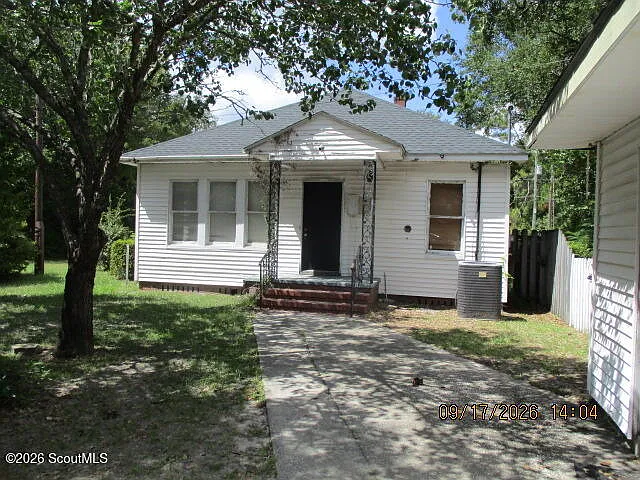 3 bed, 2.0 bath, 1484 sqft, $1,200 — Photo 2