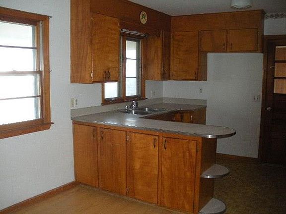 4th image of 297 West Ave