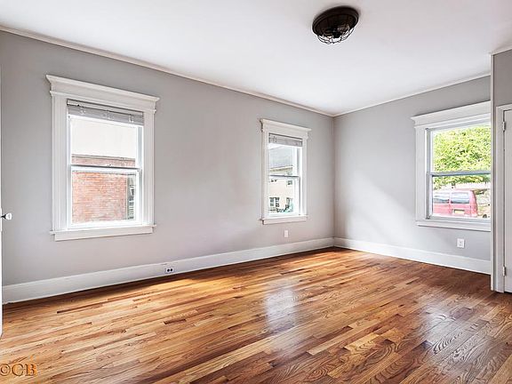 4th image of 6 Cloverhill Pl Floor 1
