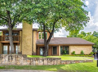 104 Oak Hollow Ct S, Azle, TX 76020