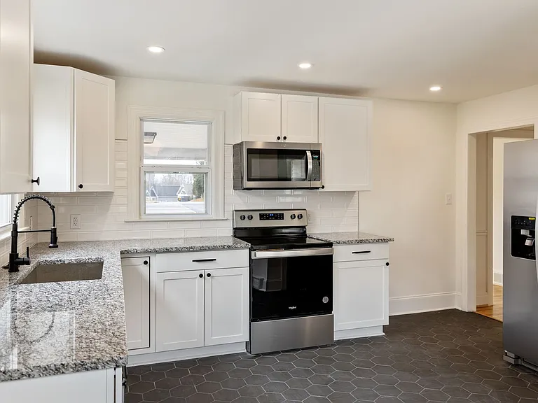 611 E Polo Rd — Photo 4