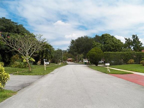 5th image of 4992 SW 95th Ave
