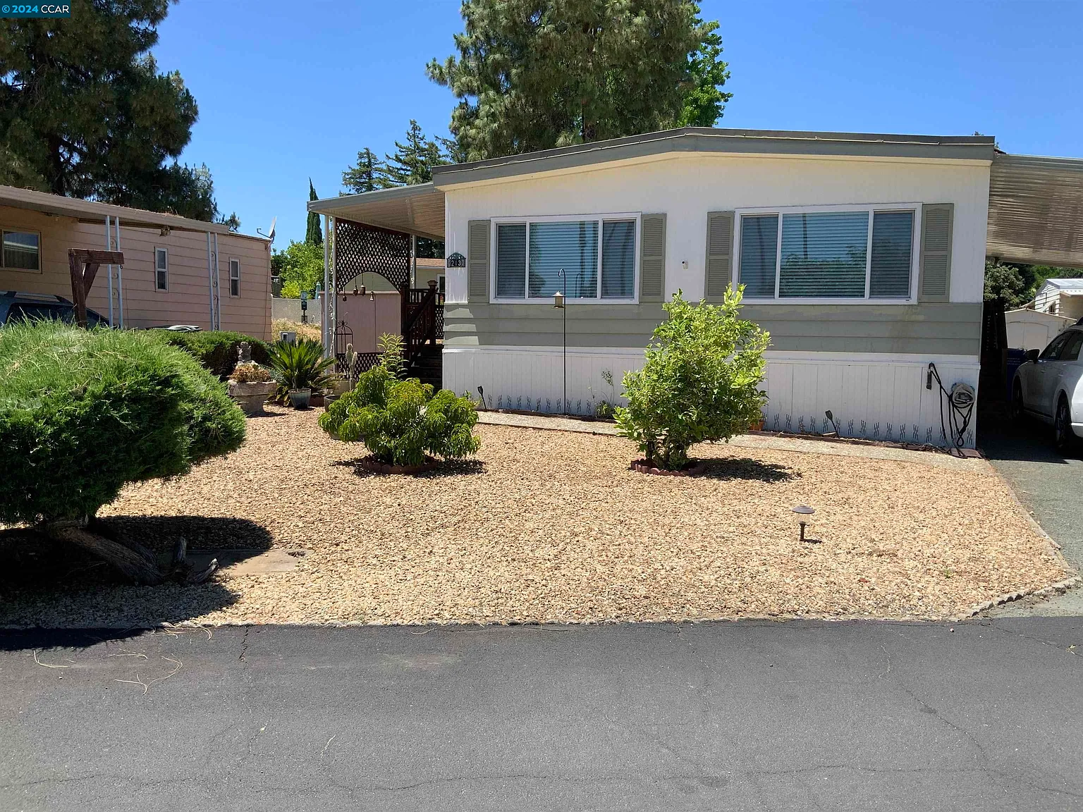 213 Maui Dr photo 1